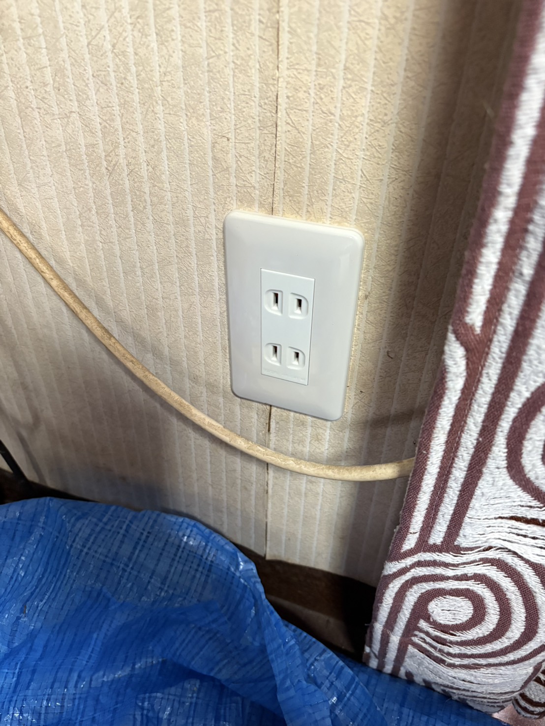 コンセント本体交換作業